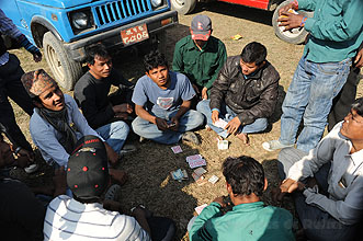 Chitwan 2011 30 kartenspieler y220